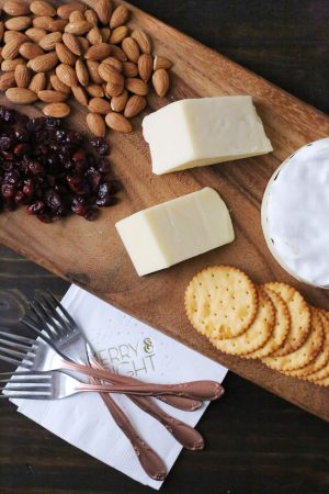 Easy Holiday Dinner Appetizers from @cydconverse
