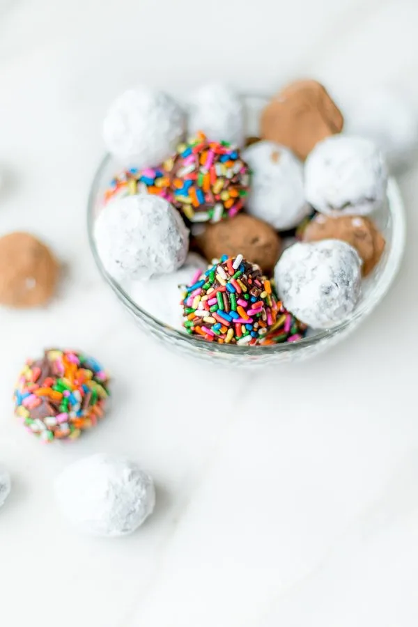 Homemade Chocolate Truffles by @cydconverse