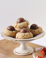 Christmas Chocolate Truffle Cookies by @cydconverse