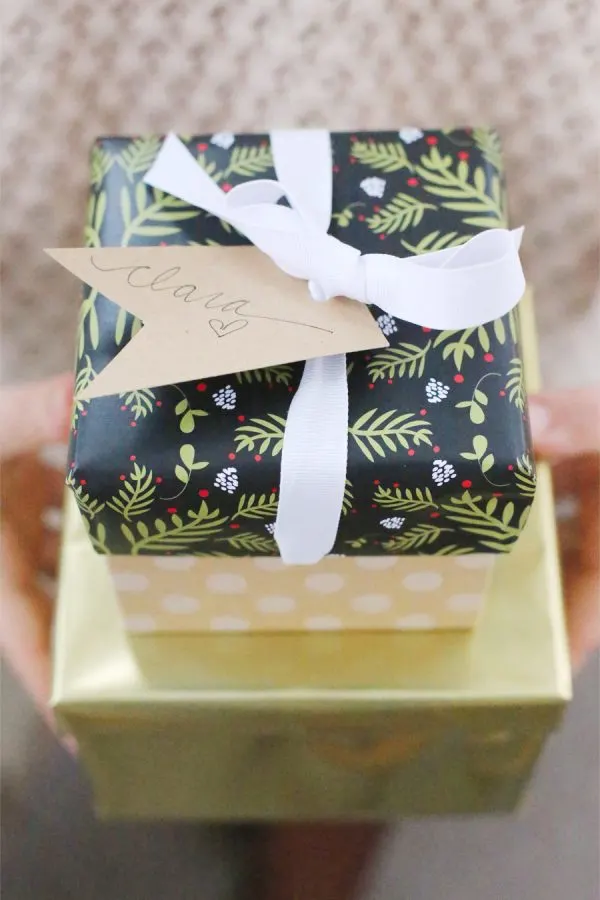 Gift Wrapping Party + Free Printables from @cydconverse