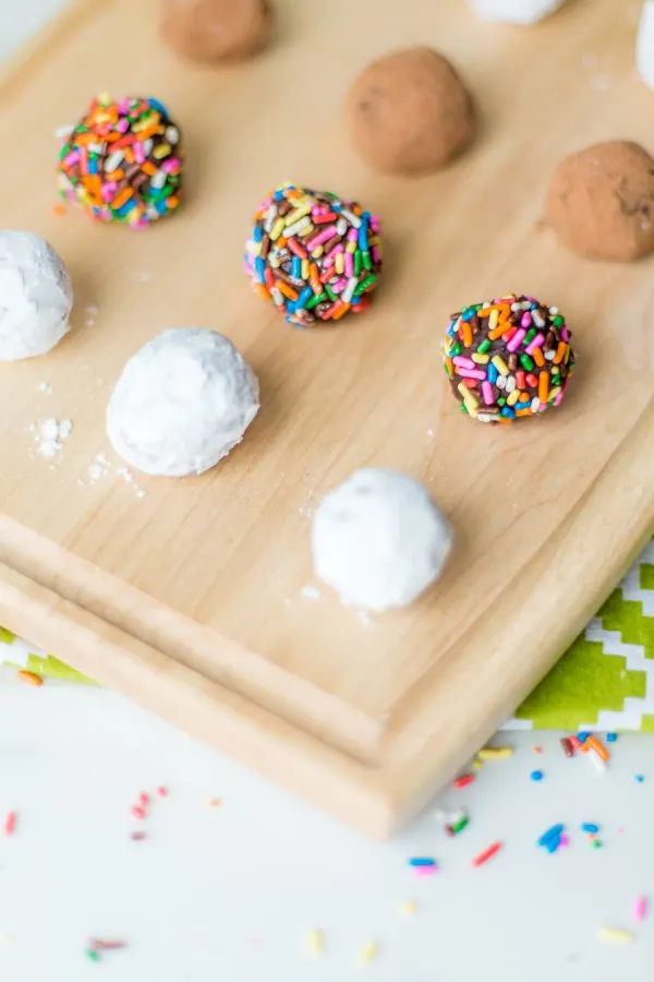 Homemade Chocolate Truffles by @cydconverse