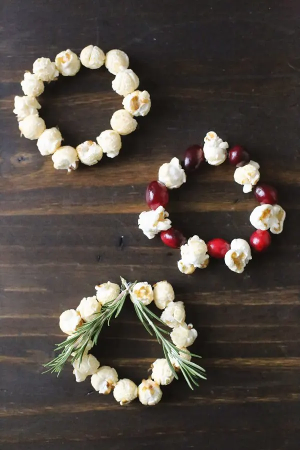 DIY Mini Popcorn Wreath Place Cards