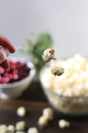 DIY Mini Popcorn Wreaths by @cydconverse