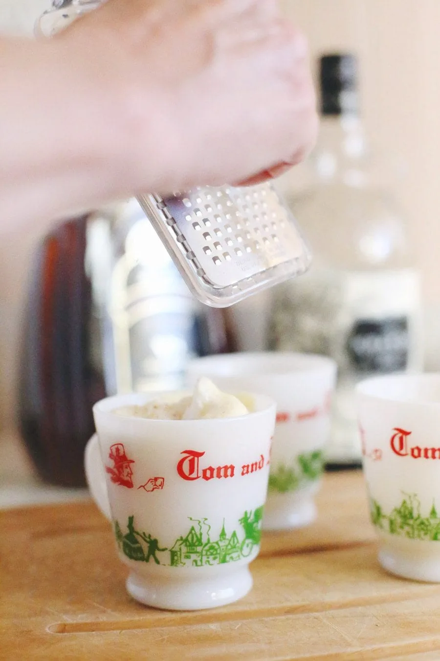 Traditional Tom and Jerry Recipe | Christmas cocktails, entertaining tips and Christmas party ideas by @cydconverse