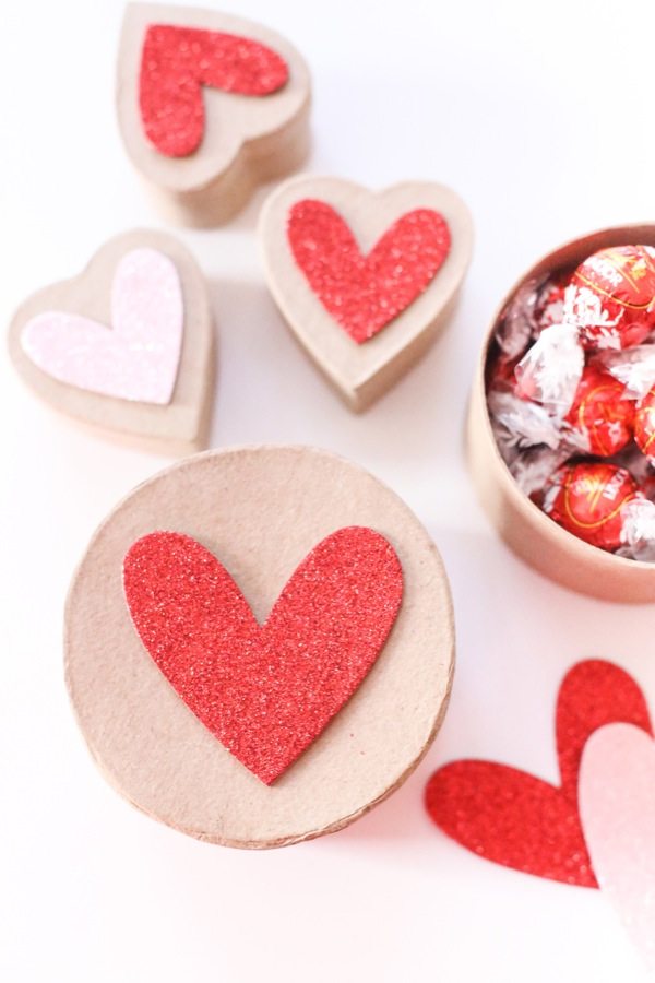 DIY Chocolate Box Valentines from @cydconverse