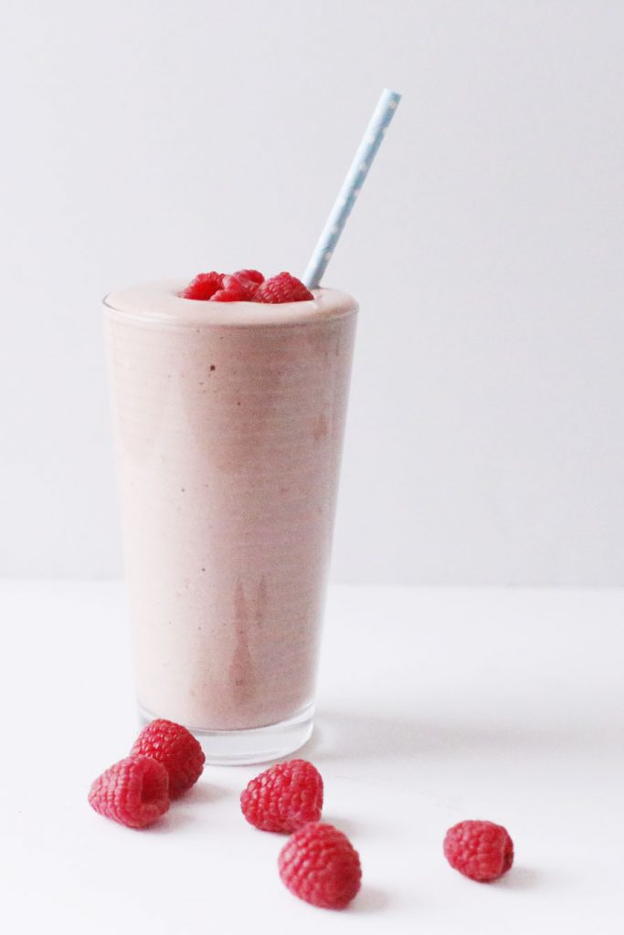 Chocolate Raspberry Smoothie from @cydconverse