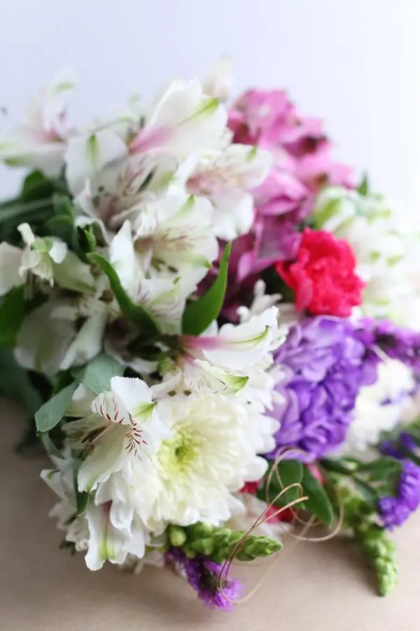 DIY Mini Paint Can Glitter Vases by @cydconverse