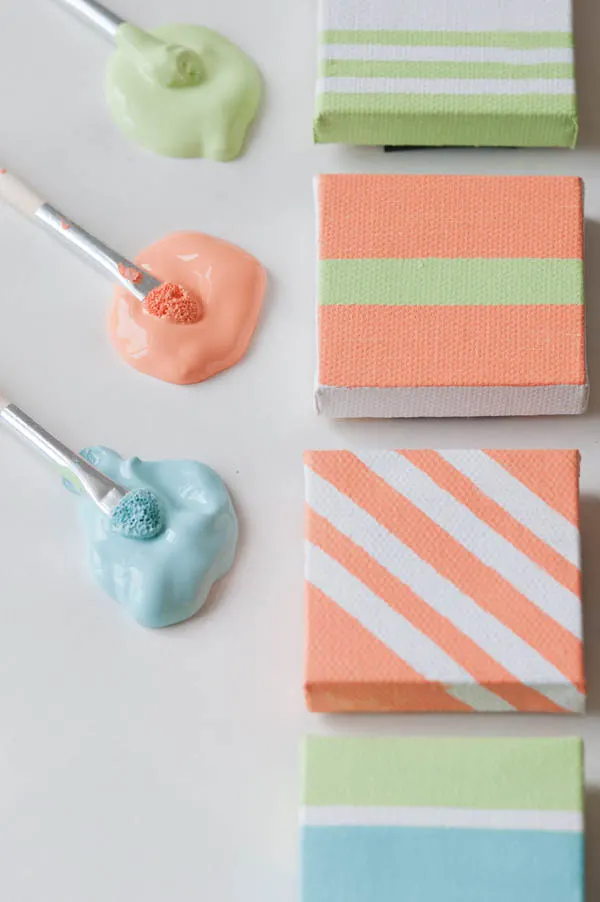 DIY Painted Canvas Magnets from @cydconverse