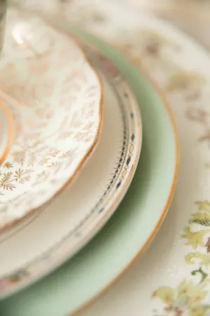 Mint and Gold Place Setting from @cydconverse