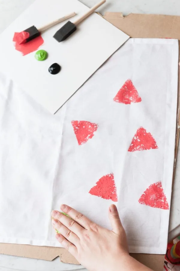 DIY Watermelon Print Napkins by @cydconverse