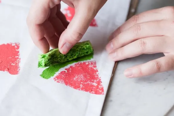 DIY Watermelon Print Napkins by @cydconverse