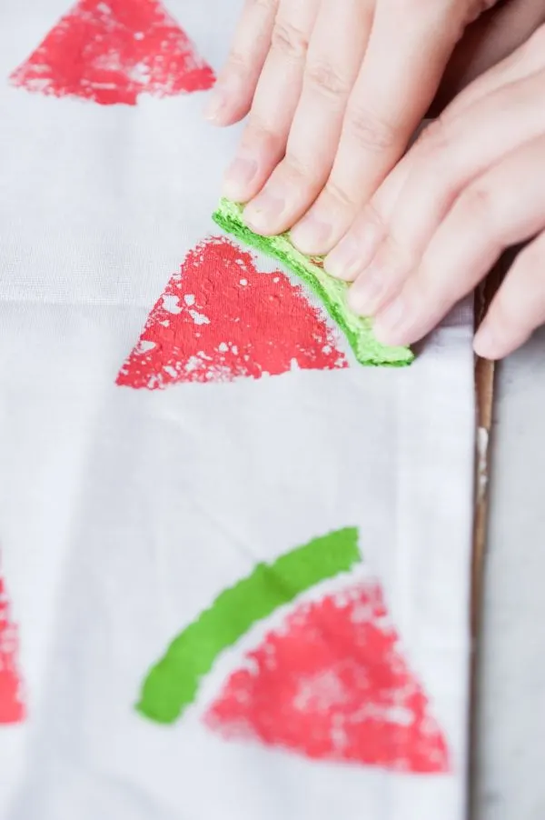 DIY Watermelon Print Napkins by @cydconverse