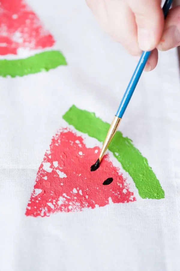DIY Watermelon Print Napkins by @cydconverse