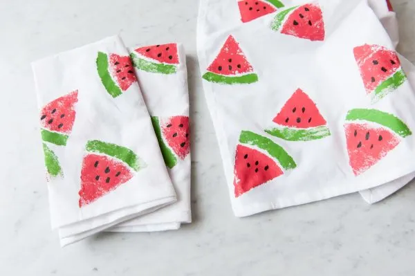 DIY Watermelon Print Napkins by @cydconverse