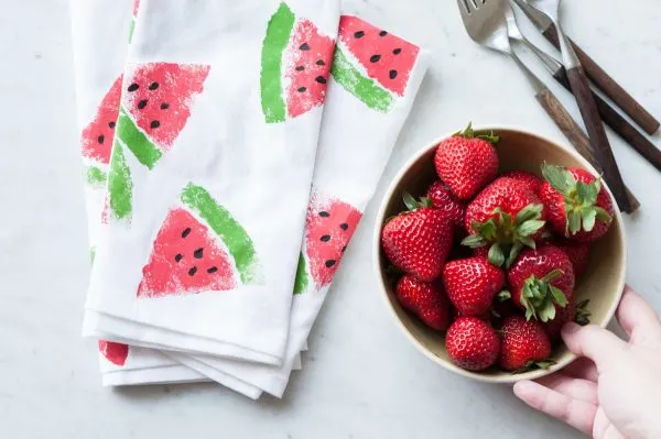 DIY Watermelon Print Napkins by @cydconverse