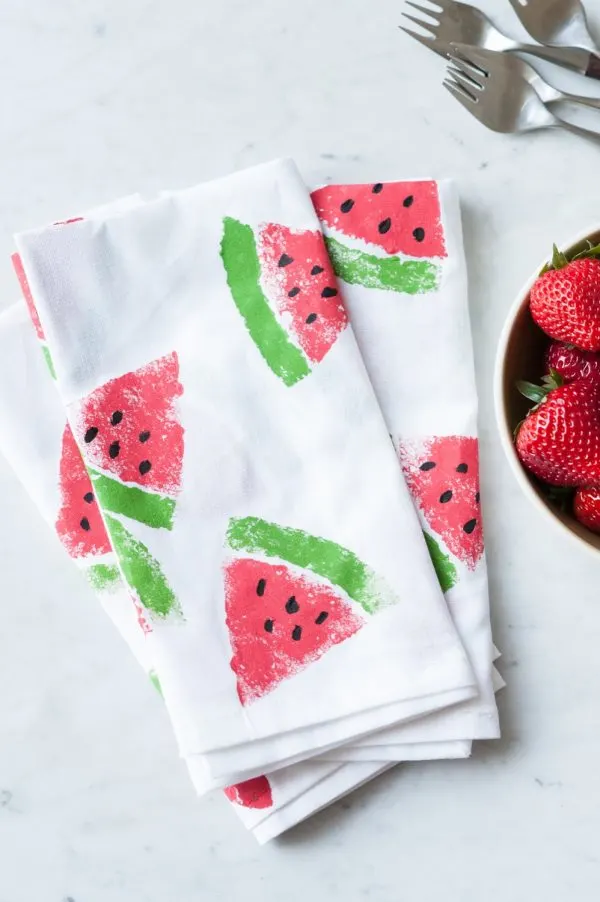 DIY Watermelon Print Napkins by @cydconverse