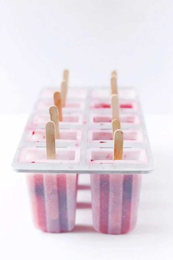 Blackberry Raspberry Sangria Popsicles by @cydconverse