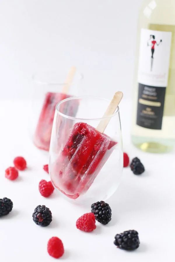 Blackberry Raspberry Sangria Popsicles by @cydconverse