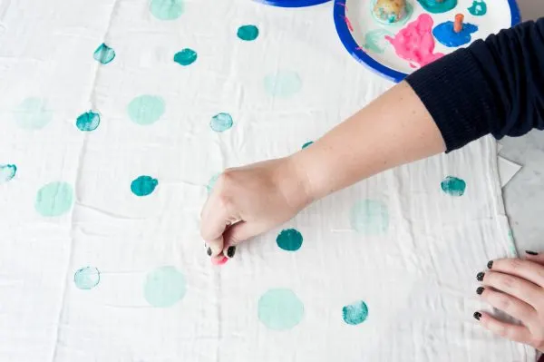 DIY Polka Dot Swaddle Blanket by @cydconverse