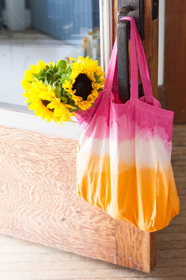 DIY Dip Dye Market Tote Bag - The Sweetest Occasion