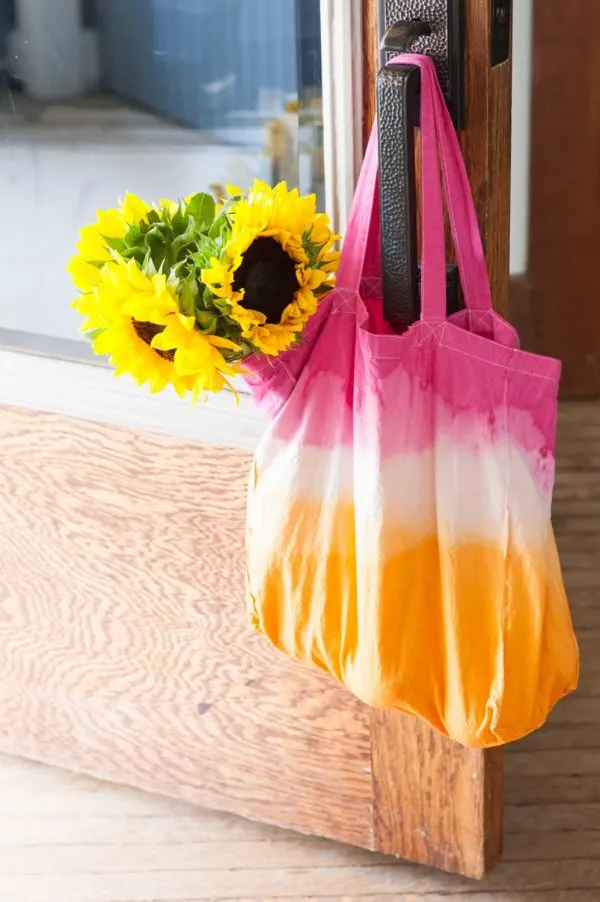 DIY Dip Dye Market Tote Bag by @cydconverse