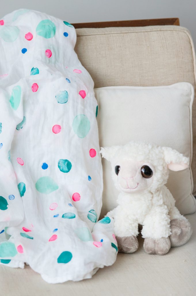 DIY Polka Dot Swaddle Blanket by @cydconverse