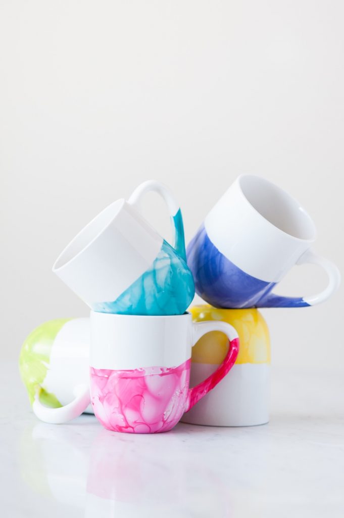 DIY Marble Dipped Mugs by @cydconverse