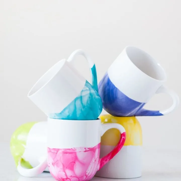 DIY Marble Dipped Mugs by @cydconverse