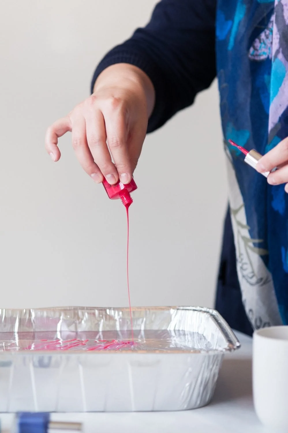 DIY Marble Dipped Mugs by @cydconverse