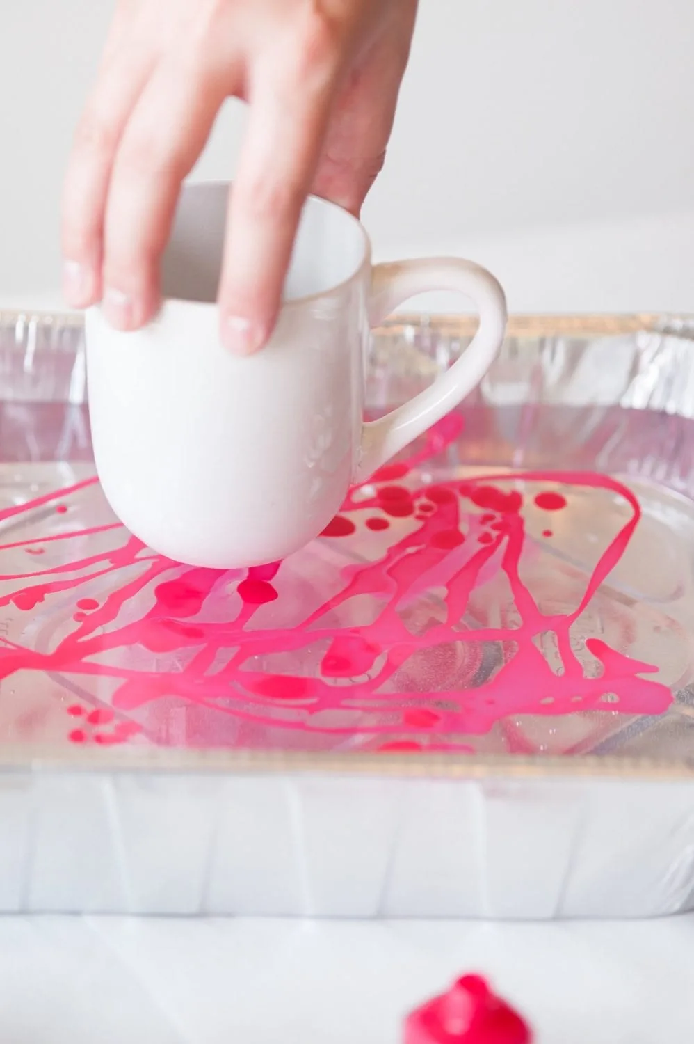 DIY Marble Dipped Mugs by @cydconverse