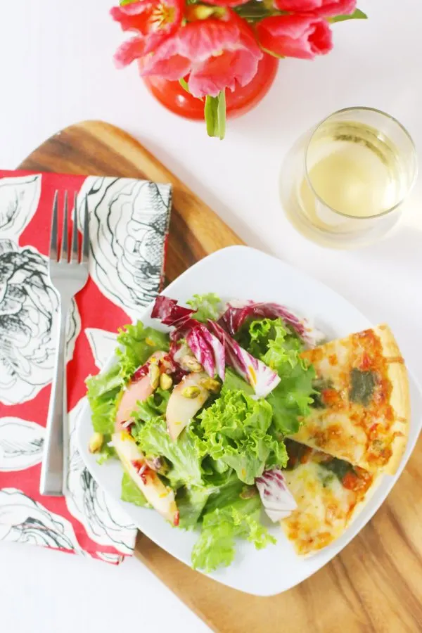 Host a Summer Pizza Party | Tips and ideas from @cydconverse