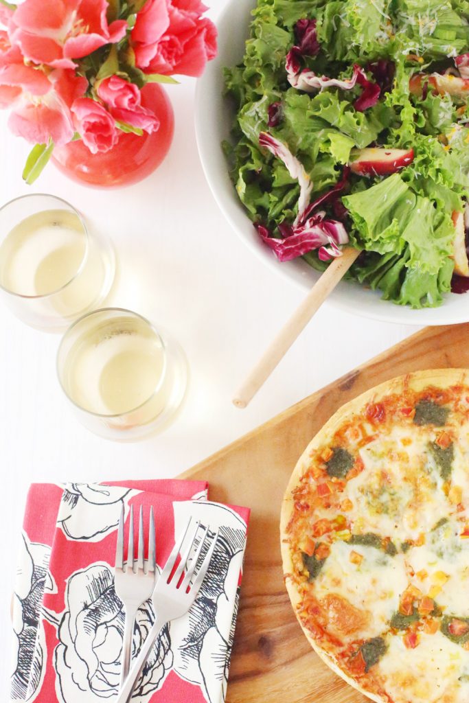 Host a Summer Pizza Party | Tips and ideas from @cydconverse