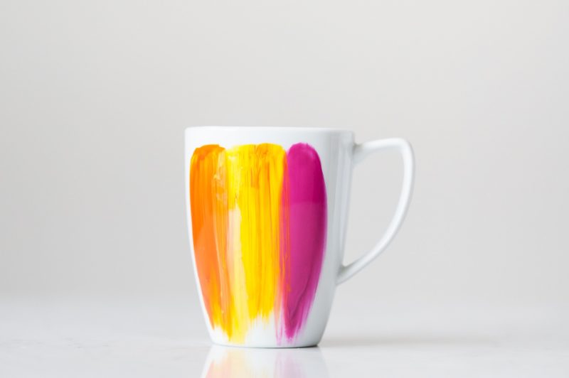 DIY Abstract Brushstroke Mug by @cydconverse