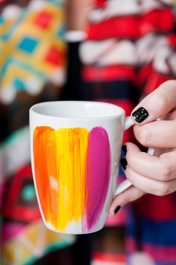 DIY Abstract Brushstroke Mug by @cydconverse