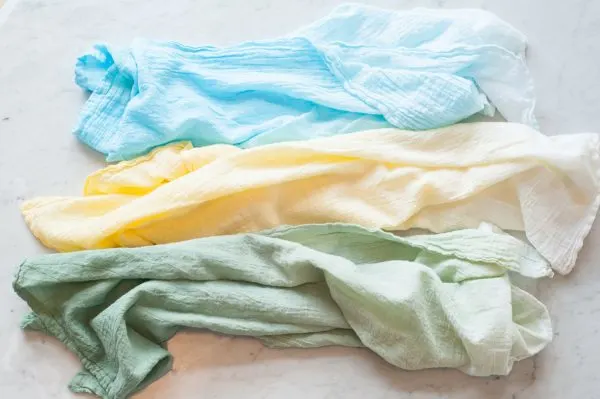 DIY Ombre Flour Sack Towels by @cydconverse