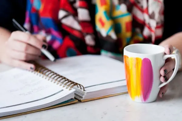 DIY Abstract Brushstroke Mug by @cydconverse