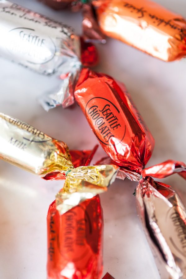 DIY Halloween Chocolate Truffle Party Garland by @cydconverse