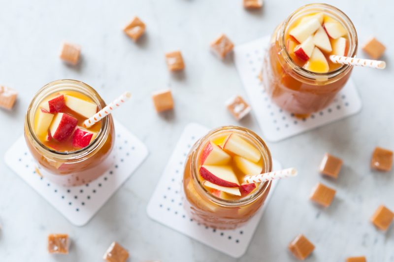 Caramel Apple Sangria Recipe from entertaining blog @cydconverse