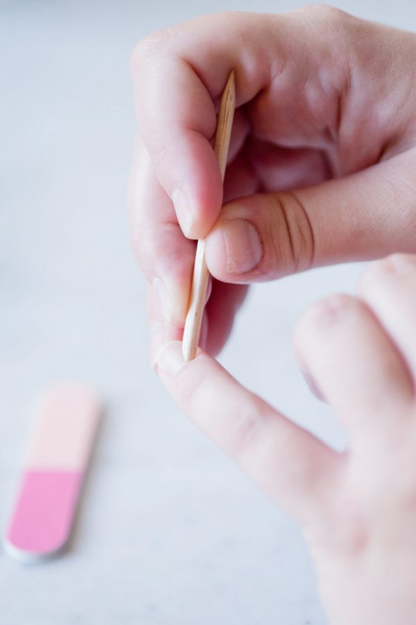 An Easy At Home DIY Manicure from @cydconverse