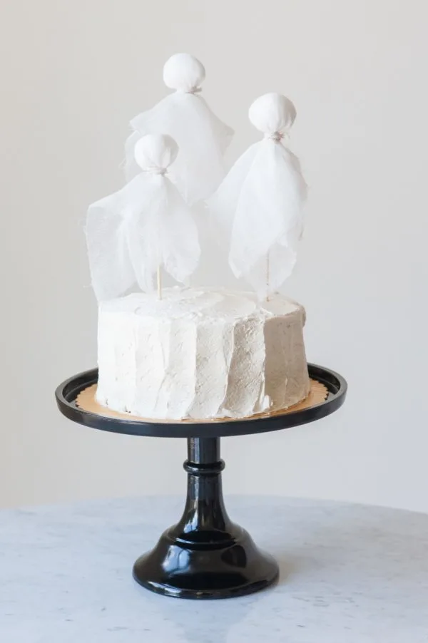 DIY Ghost Cake Toppers by @cydconverse