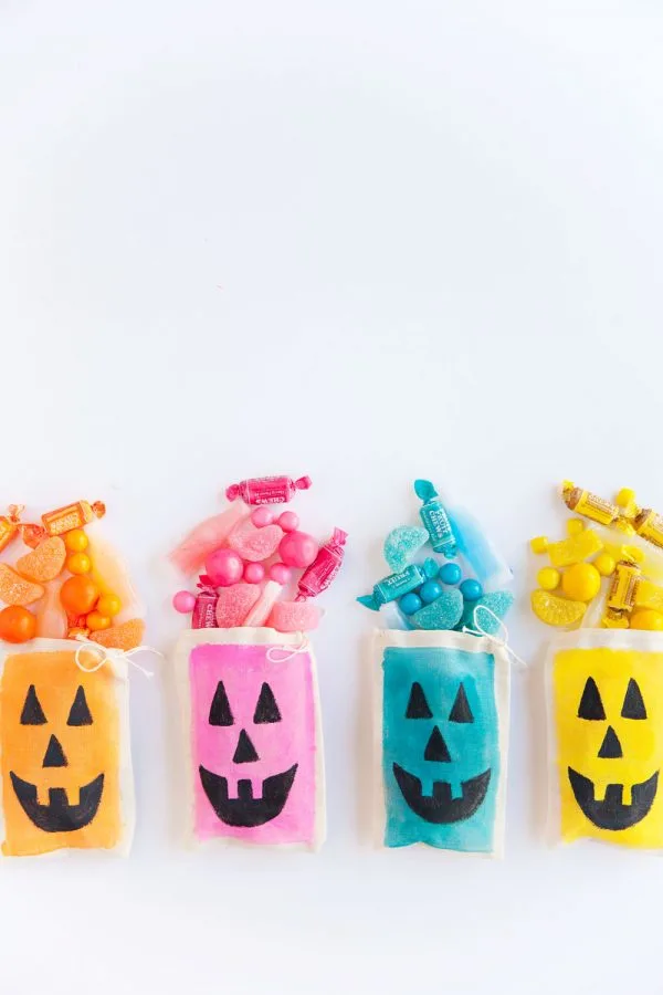 DIY Colorful Jack O' Lantern Treat Bags by @tellloveparty for @cydconverse