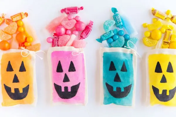 DIY Colorful Jack O' Lantern Treat Bags by @tellloveparty for @cydconverse