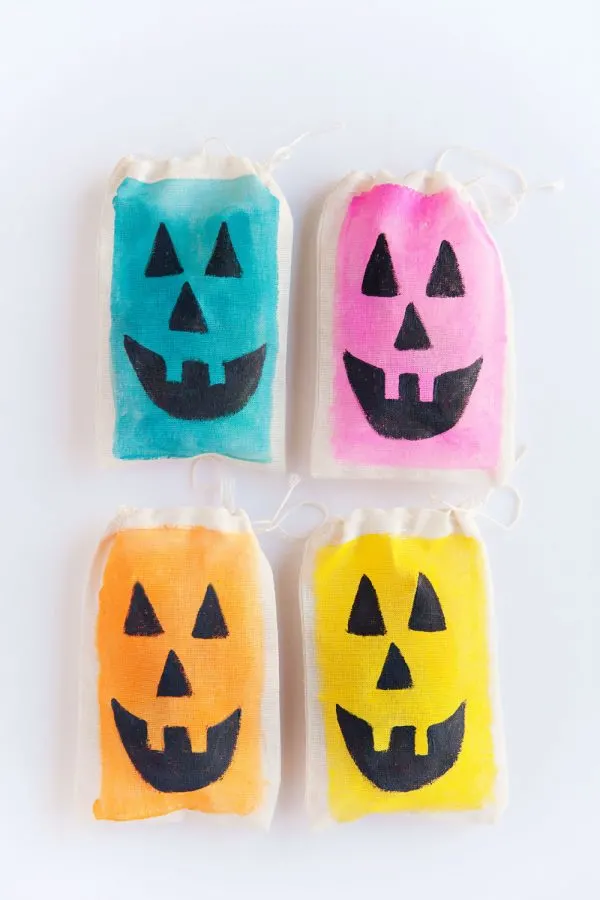 DIY Colorful Jack O' Lantern Treat Bags by @tellloveparty for @cydconverse