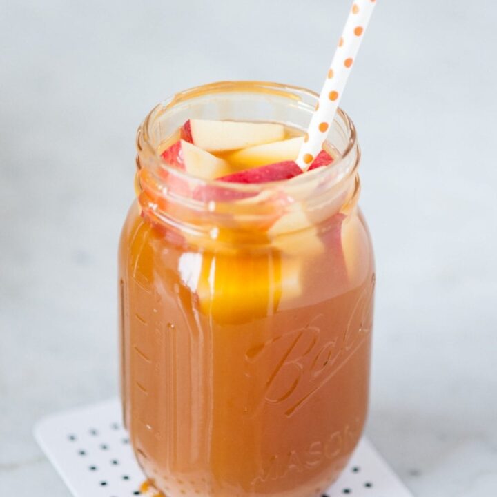 Caramel Apple Sangria Recipe from entertaining blog @cydconverse