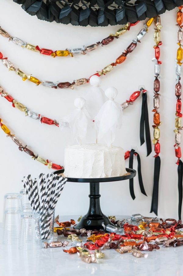 DIY Halloween Chocolate Truffle Party Garland by @cydconverse