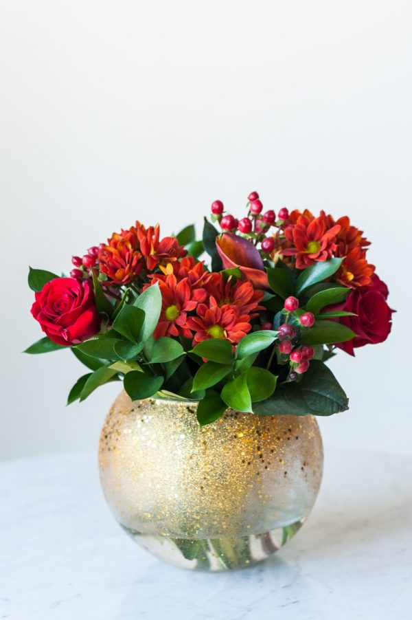 DIY Gold Confetti Glitter Vase by @cydconverse