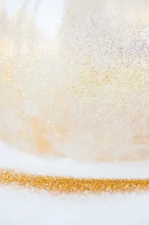 DIY Gold Confetti Glitter Vase by @cydconverse