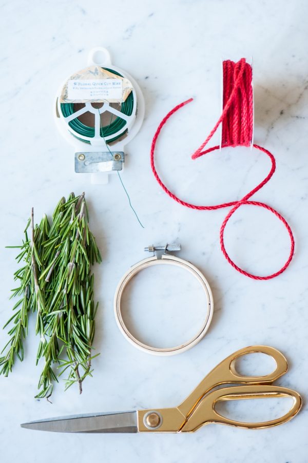 DIY Mini Rosemary Wreath Garland by @cydconverse