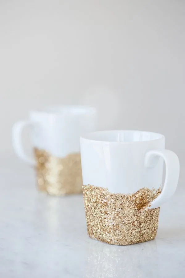 DIY Gold Glitter Dipped Mug by @cydconverse