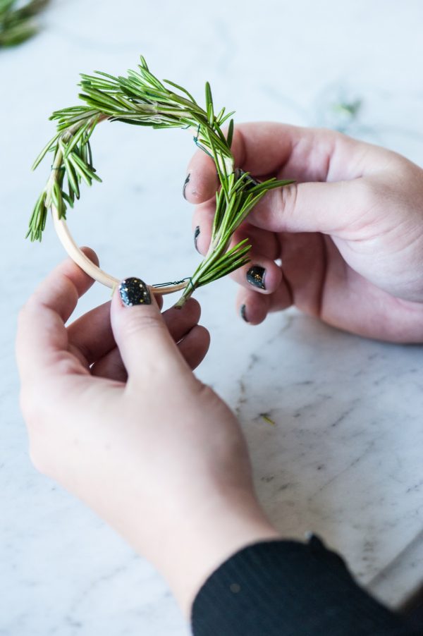 DIY Mini Rosemary Wreath Garland by @cydconverse